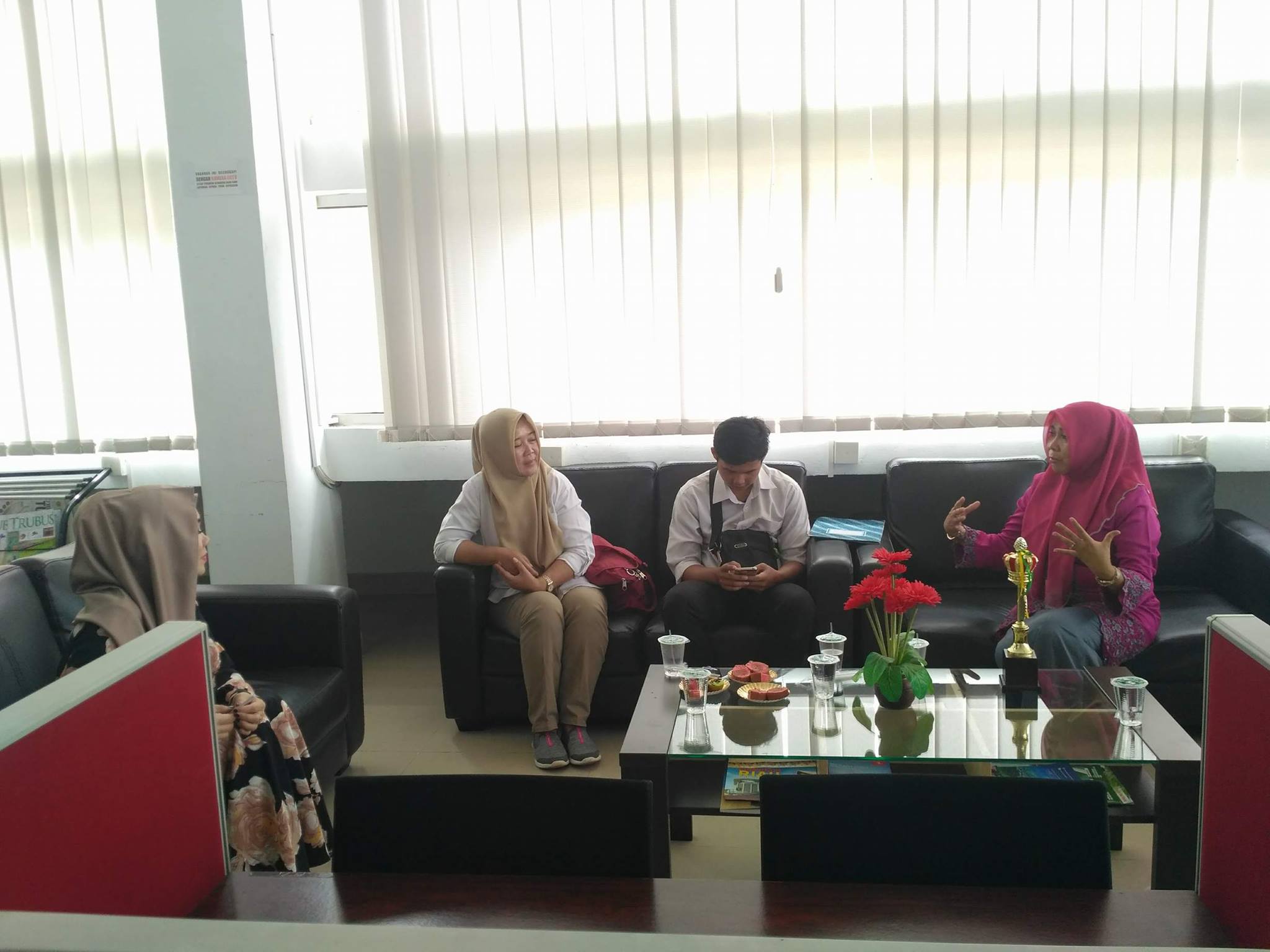 Diskusi bersama Kepala Dinas Perpustakaan dan Kearsipan Kota Pekanbaru